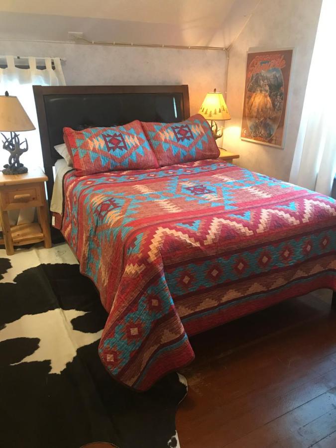 Holiday Lodge Bed And Breakfast Banff Bagian luar foto