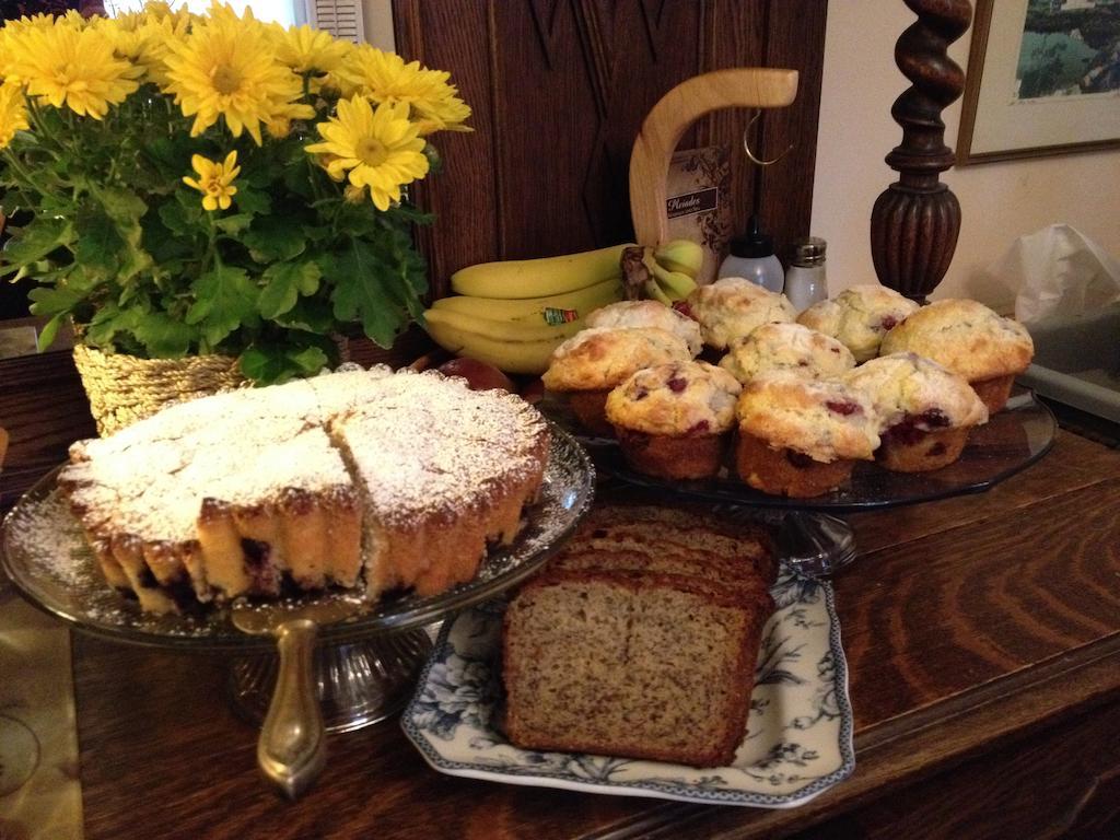Holiday Lodge Bed And Breakfast Banff Bagian luar foto